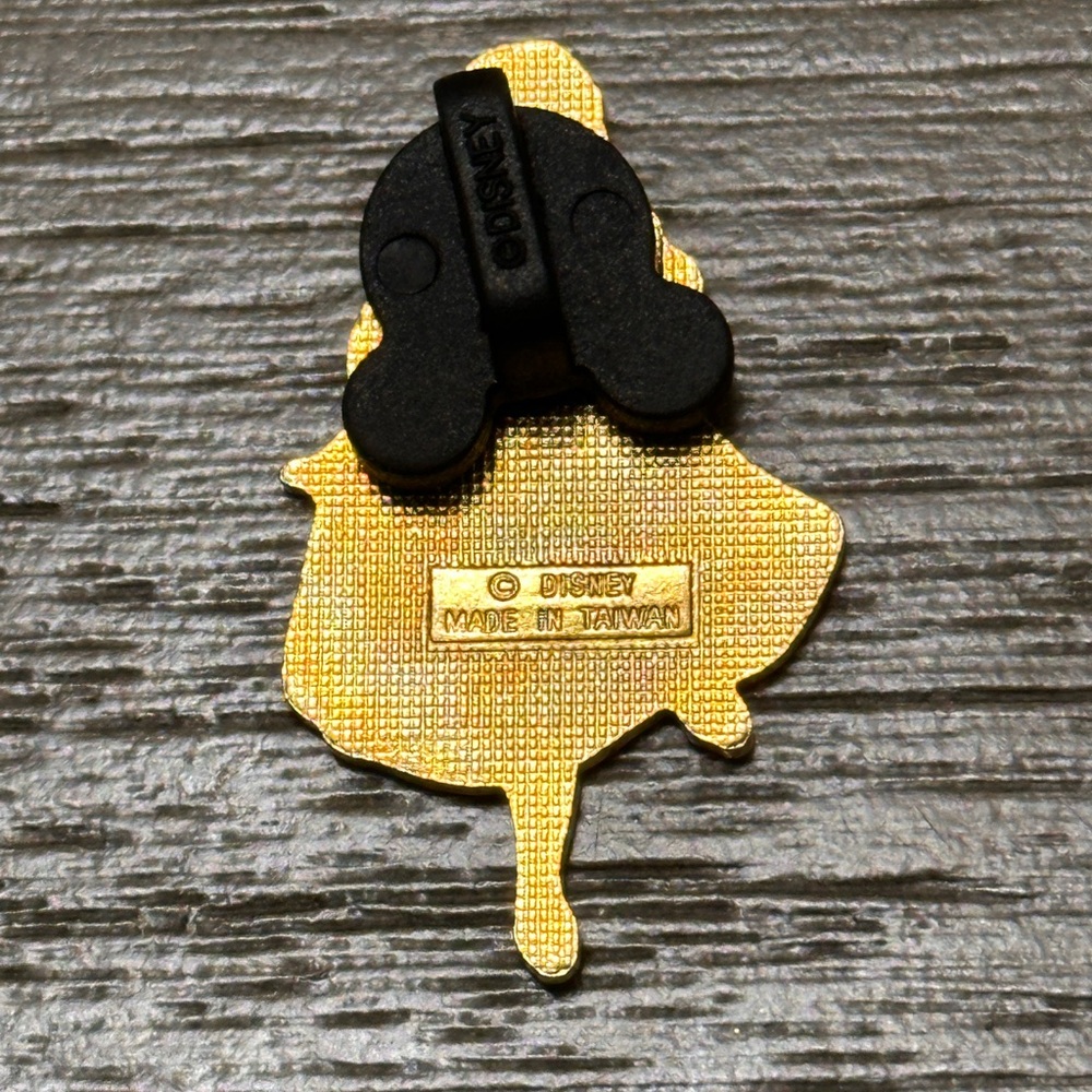 Disney Vintage Snow White Pin - Picture 2 of 3